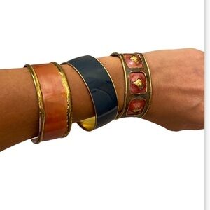Bundle 3pcs.3 bracelet in very good condition.